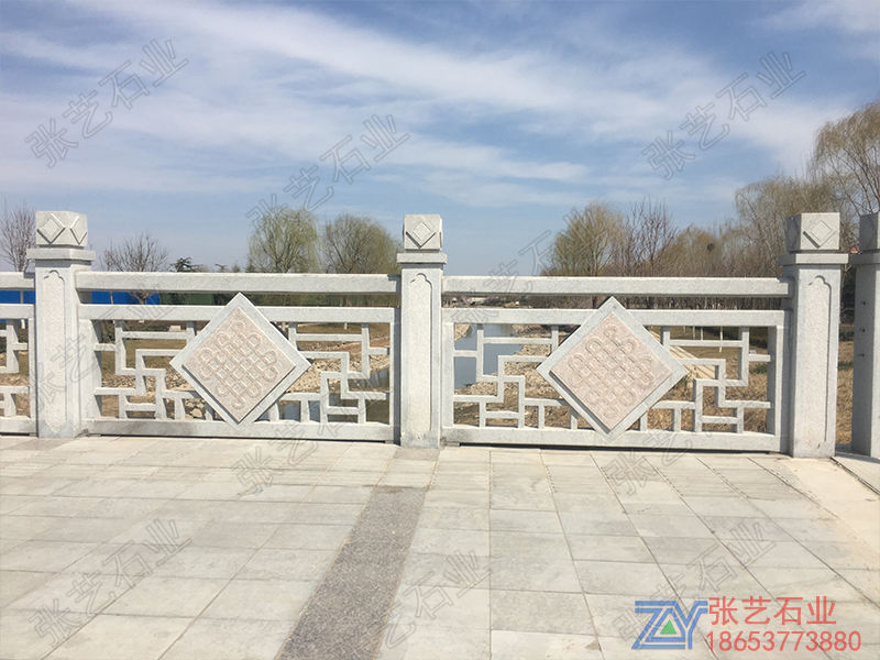 花崗巖鏤空石欄桿-河道石護(hù)欄